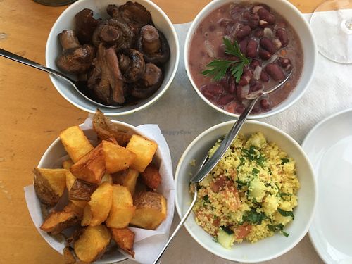 Vegan plate (11€) : potatoes, Porto glazed mushrooms, algarvian tabouleh, red beans stew at Meu Limao in Lagos