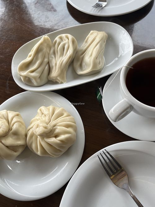 Хинкали с грибами (сверху) и хинкали с картофелем (снизу)  at Chinebuli in Gori