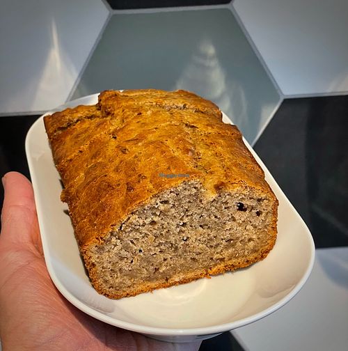 Freshly made vegan banana bread with chia at Jovialen Kaffebar Stasjonen in Drammen