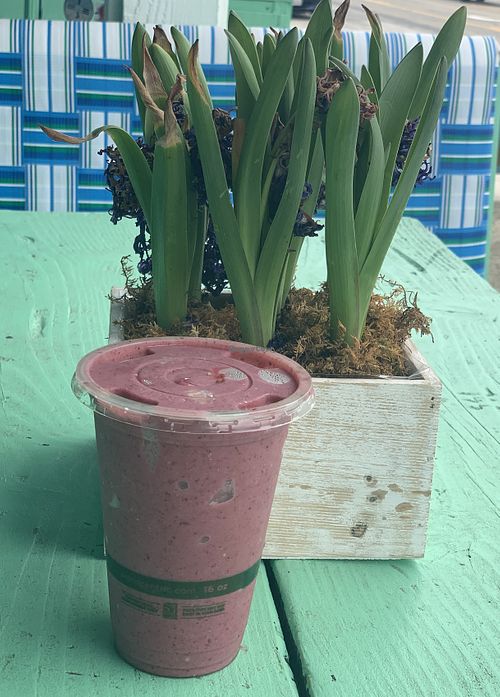 Berry Bliss smoothie  at La Jenelle Natural Cafe in Oxnard