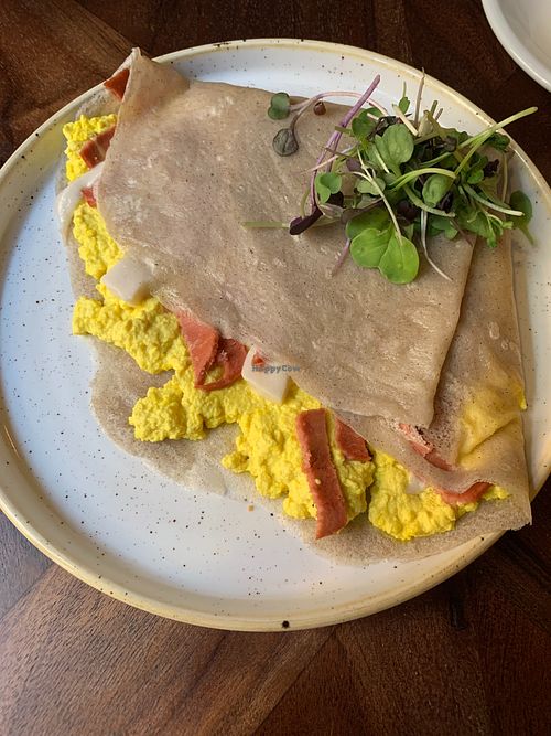 Bruch: crepe salado (revuelto de tofu y bacon) at Distrito Vegano Invernadero in Madrid