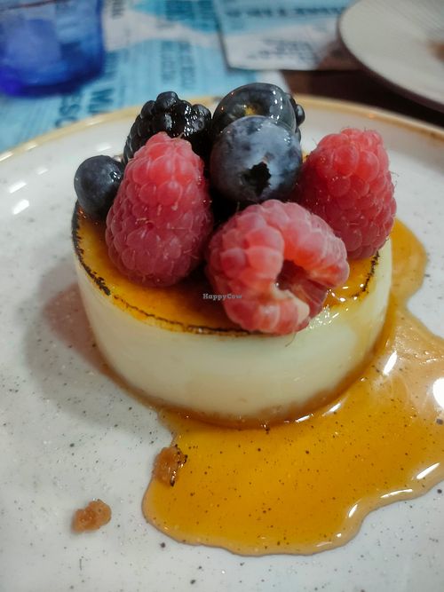Cheesecake crema catalana at Distrito Vegano Invernadero in Madrid