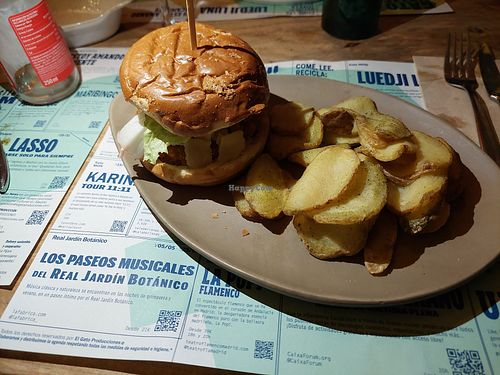 Main / Burger César at Distrito Vegano Invernadero in Madrid