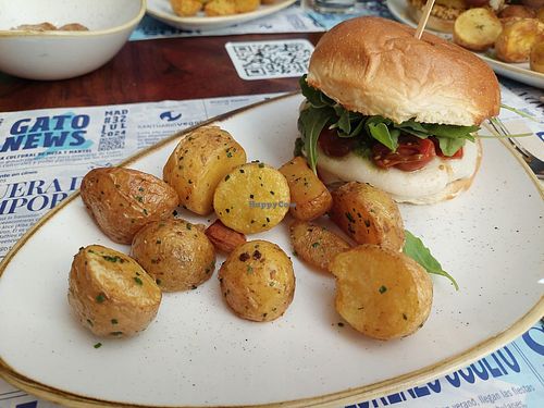 Main  / Burger of the month: Nonna Smash Burger at Distrito Vegano Invernadero in Madrid