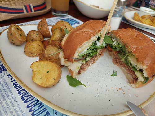 Main  / Burger of the month: Nonna Smash Burger at Distrito Vegano Invernadero in Madrid