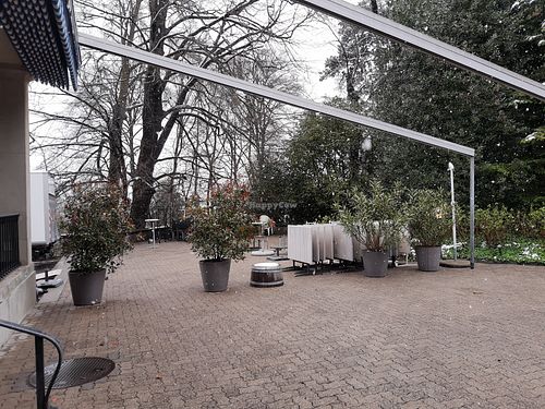 Outdoor seating (in winter) at Belvoirpark in Zurich