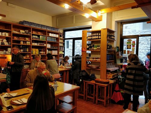 restaurant interior at La Fonte della Vita in Como