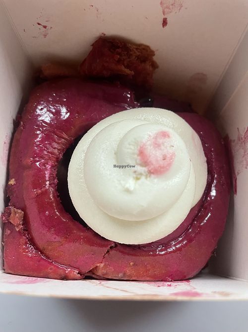 Red velvet Erdbeere  at Cinnamood in Cologne