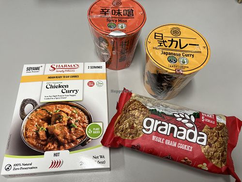 I found some vegan food in this shop  at Tokyo Camii Halal Market in Tokyo