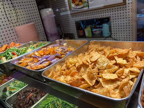Buffet spread. Photo by Henry Lau aka Mr Purple at Jing Xin Yuan Vegetarian Food - 净心园素食 in Central Singapore
