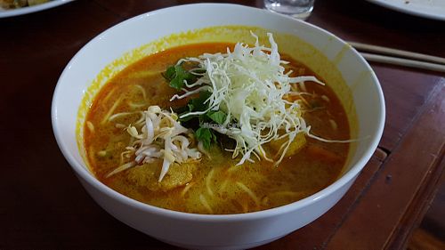 Buffet: curry soup at Phounsub Restaurant in Vientiane