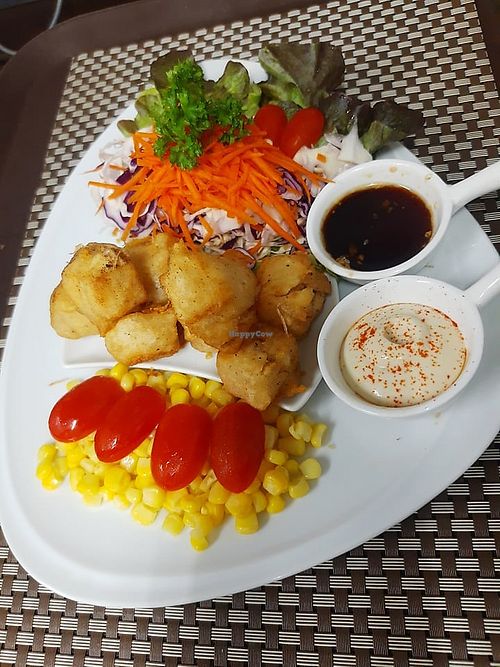 Garlic pepper and tofu salad at Poke Bowl in Koh Chang