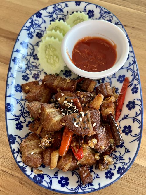 Crispy pork with garlic & chilli 🌶  #Veganuary at May Veggie Home in Bangkok