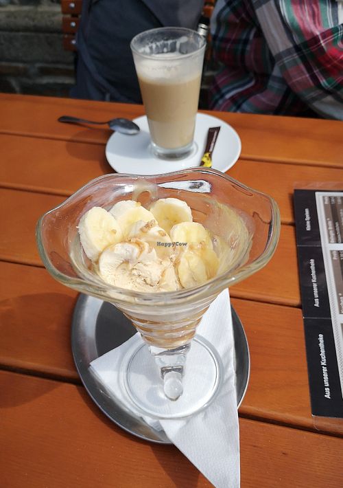 Vegan Toffee Ice Cream and Cafe Latte with oat milk at Cafe del Mundo in Hatzenport
