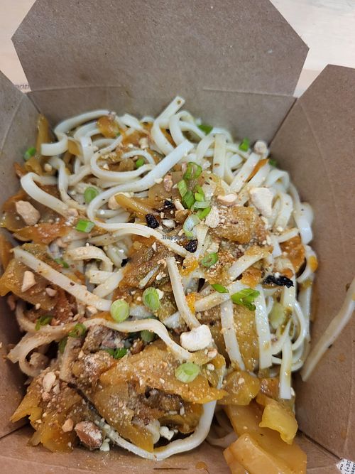 Salad with rice noodles at Mama Tierra - Acropolis in Athens