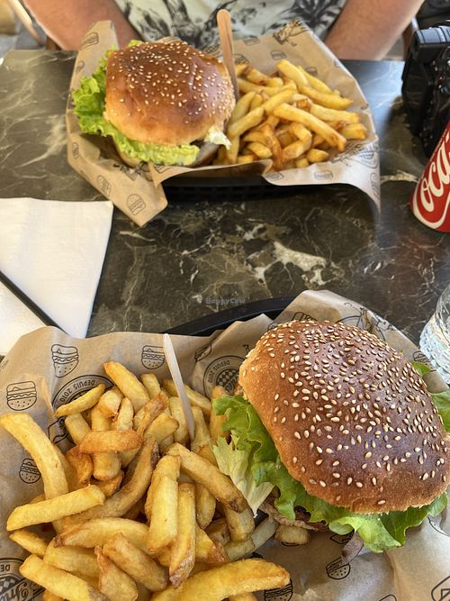 Vegan burger. Helaas geen vegan mayonaise   at Frites and Co in Charleville-mezieres