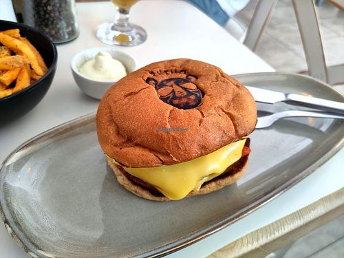 Cheese burger at Rhino Vegan Beat in Mykonos
