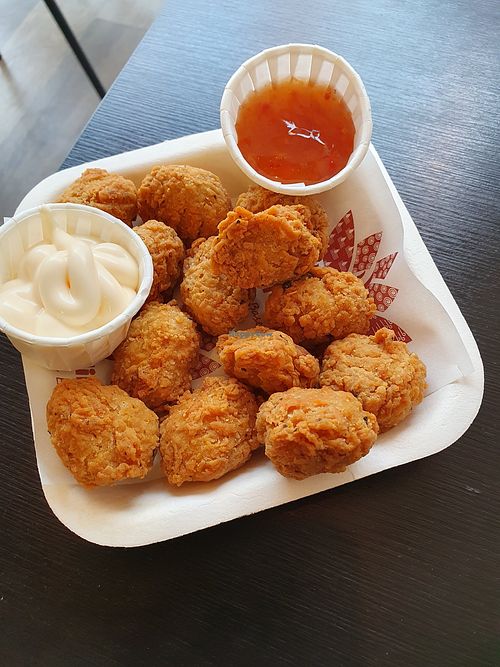 Chicken poppers with mayonnaise and sweet chilli sauce at Earthling in Bournemouth