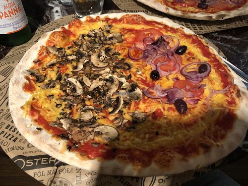 Pizza Funghi und Pizza Rustica  at L'Osteria Sylt in Sylt