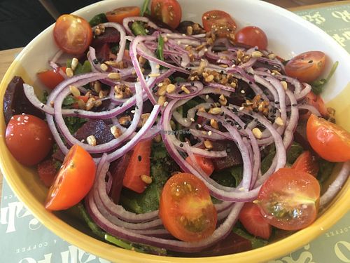 Salad with tomato, onion and strawberry at Galripo in Peso Da Regua