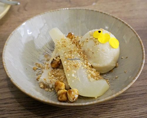 poached pear w/date sorbet (November 2022 menu) at Lento in Antwerpen