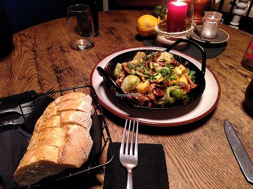 Seasonable mushroom stir fry with veggies and bread at Palette in Kappeln