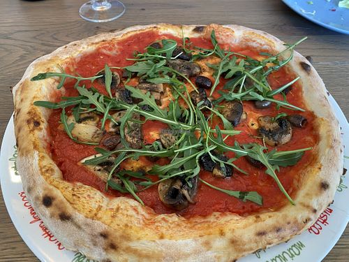 🤌🏽  at De Rada Pizzeria in Naessjoe