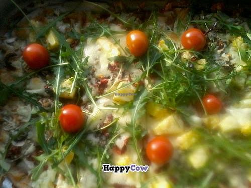 Pizza with cherry tomatoes at Graenn Kostur in Reykjavik