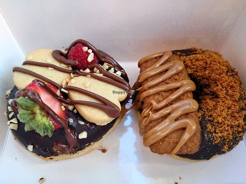 The last 2 vegan donuts at Royal Donuts in Wels