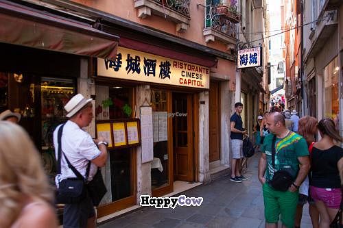 Capitol Chinese restaurant, Vegan-friendly, cheap (for Venice!), located near Bridge of Sighs, over the Canonica bridge, in Campo Santi Filippo e Giacomo at Capitol in Venice