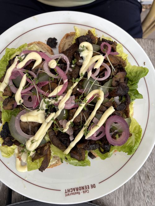 Landbrood met pulled paddo’s  at De Eendracht in Blaricum