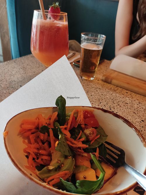 Cocobowl salad at Cocolinda Alameda in Valencia
