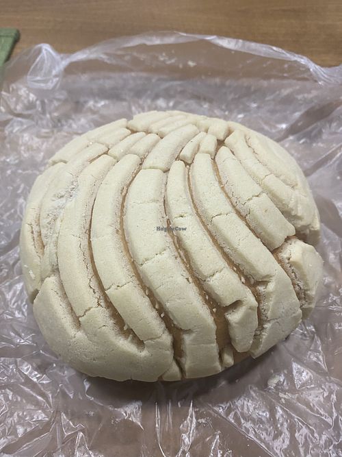 Vegan Vanilla Concha- Super Delicioso & Soft! 🤤  at Pali Pali Alameda in Mexico City