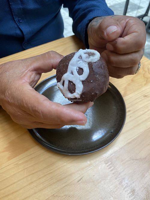 Pop got a vegan pingüino - un poco dry también 😕 Maybe fue un día off   at Pali Pali Alameda in Mexico City