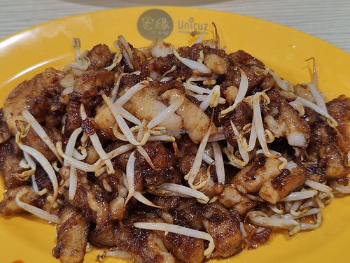 Fried carrot cake is so oily and sweet at Unicuz Vegetarian 宏缘素食 - Aperia Mall in Central Singapore