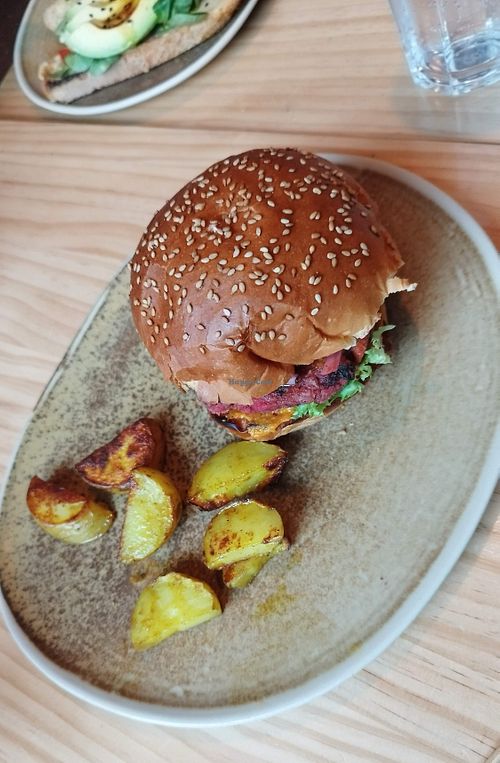Vegan burger and roasted potatoes  at Nordest Cafè in Puigcerda