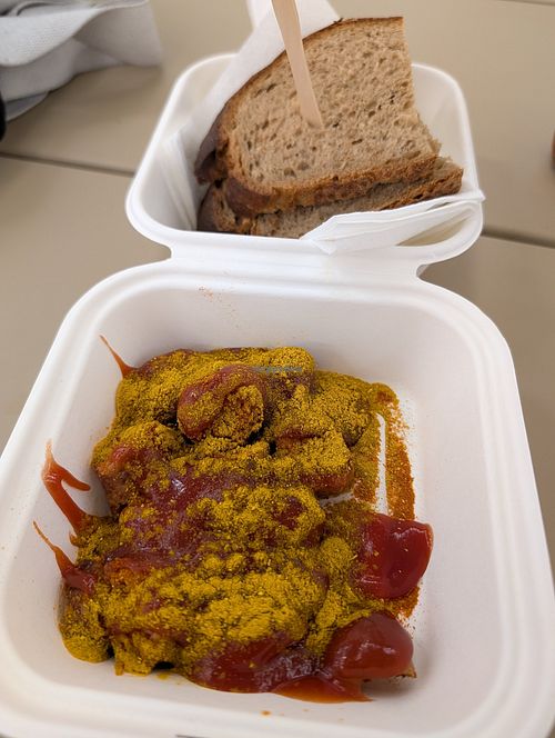 Vegan Currywurst with bread at FRA - Best Worscht in Town - T1 in Frankfurt