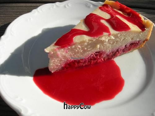 rasperry cheesecake at Cafebar Salon in Basel
