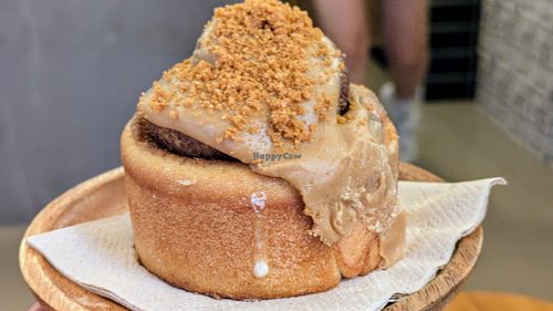 Cinnamon bun at Nanø Coffee Lab in Mallorca