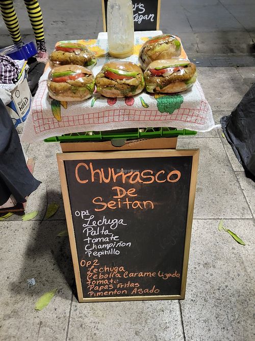 Sandwich vendor at Mercadito Ambulante Vegam in Santiago