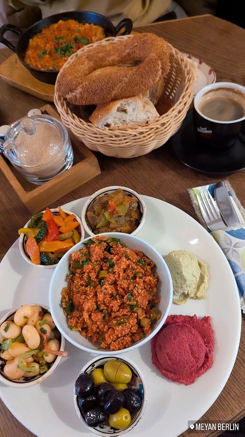 Veganteller at Meyan in Berlin