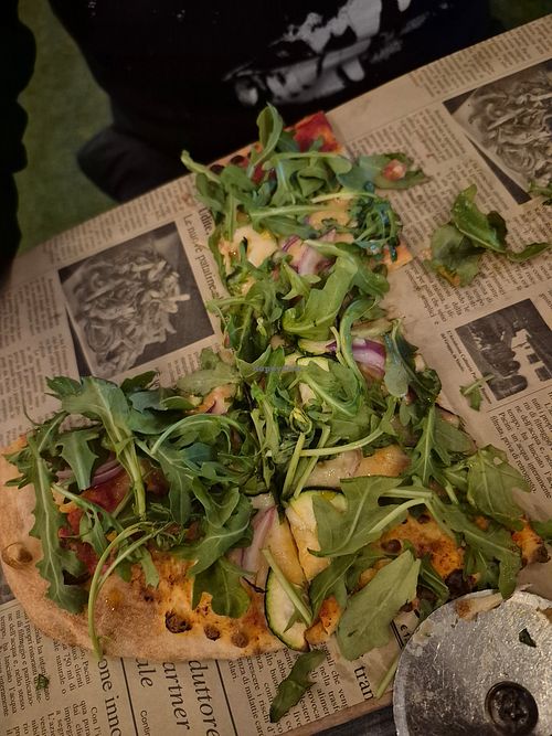 Forgot to take a pic earlier, vegetable pizza (vegan cheese under the greens) at Pacini in Shawinigan