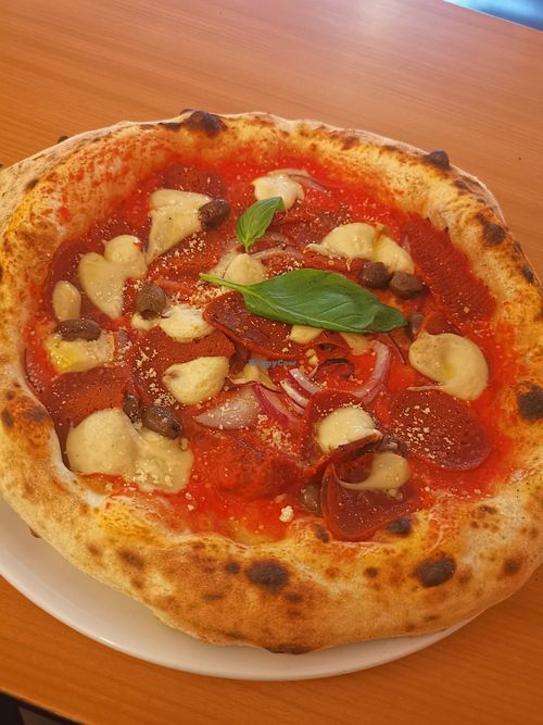 Pizza Diavola at Al Catzone Pizza Napovegana in Berlin