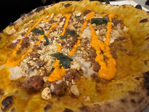 pumpkin spicy pizza #Veganuary at Al Catzone Pizza Napovegana in Berlin