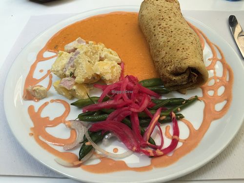 stuffed crepe with potato salad and green bean salad at Veggie Garden - Dels Angels in Barcelona