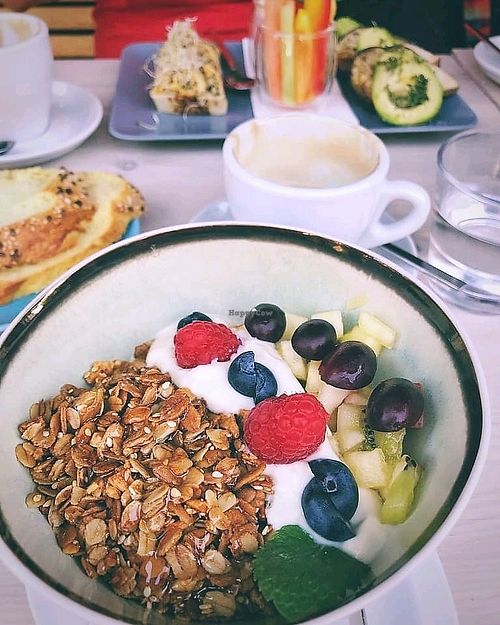 yoghurt granola bowl at Yamm in Vienna