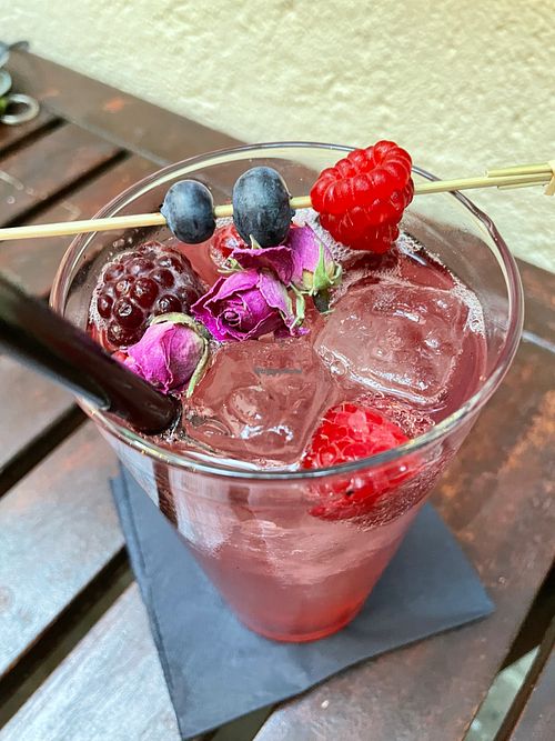 raspberry-rose lemonade at Ma'Rinas - Veggiezz in Karlsruhe