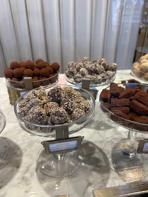 Noisettine, Truffel, Pompadour, Altesse 7,20€  at Mary - Galerie de la Reine in Brussels