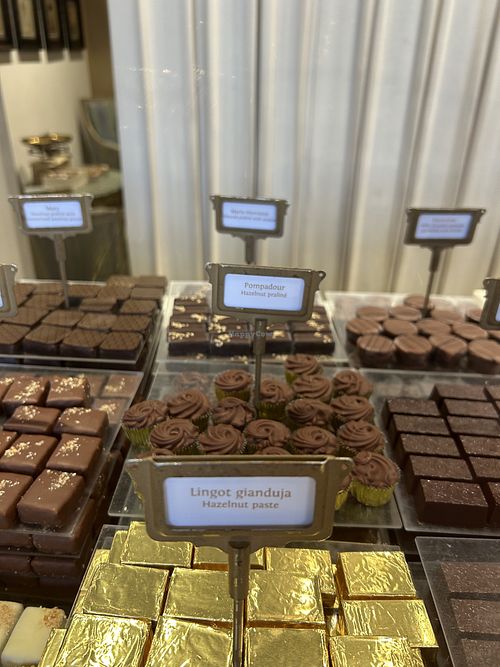 Noisettine, Truffel, Pompadour, Altesse 7,20€  at Mary - Galerie de la Reine in Brussels