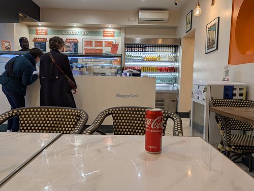 Die Theke at Kurry Up in Paris